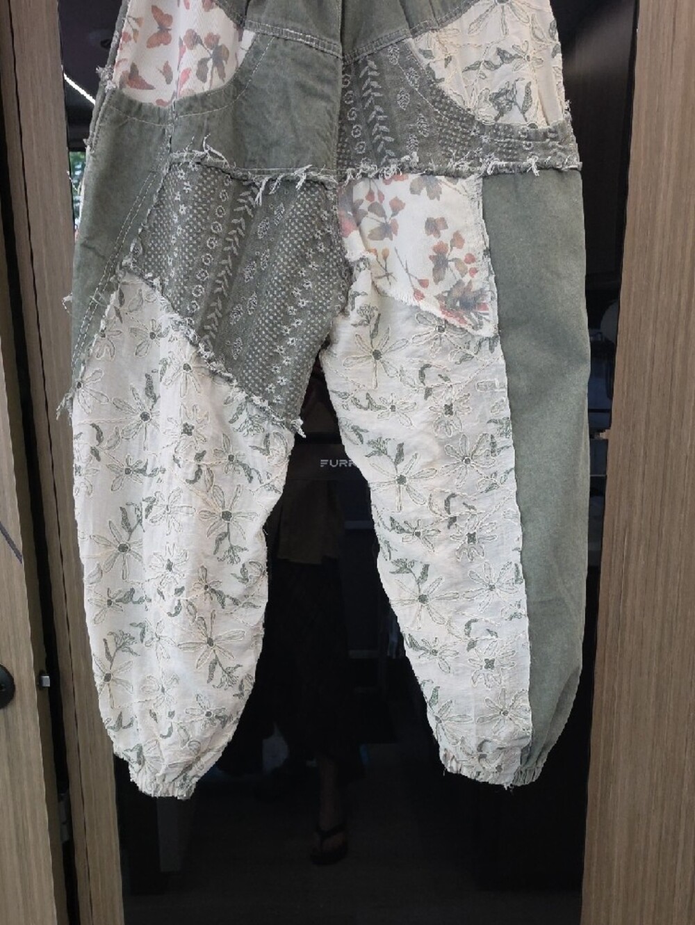 NWOT, POL PATCHWORK/EMBROIDERED COTTON PANTS)🌴 - Picture 6 of 16